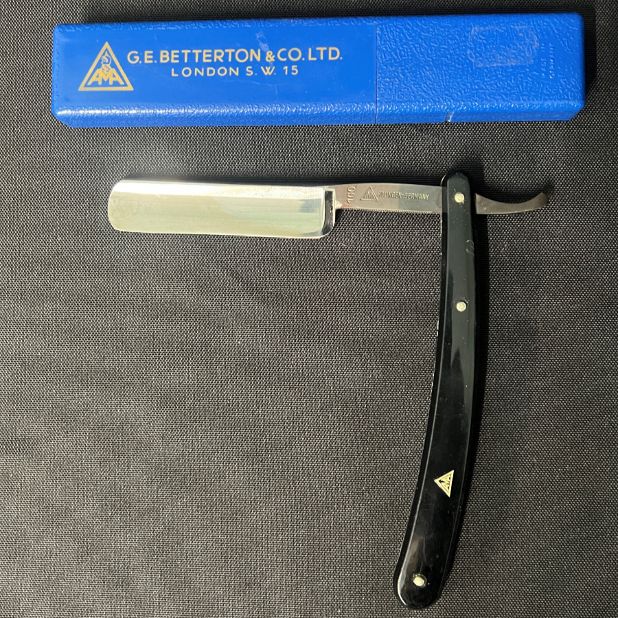 AMA Straight Razor in Original Case - VIN974G