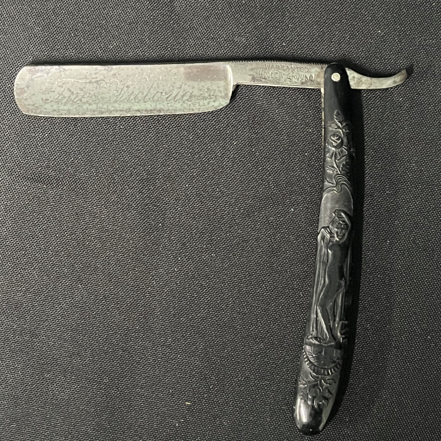 Vintage 'The Victoria' Straight Razor - VIN862l4