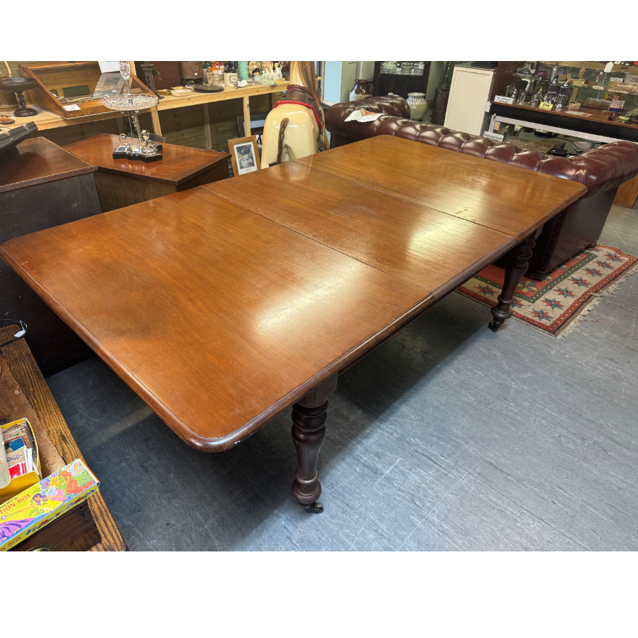 Extendable Dining Table with 2 Original Leaves - VIN1085C