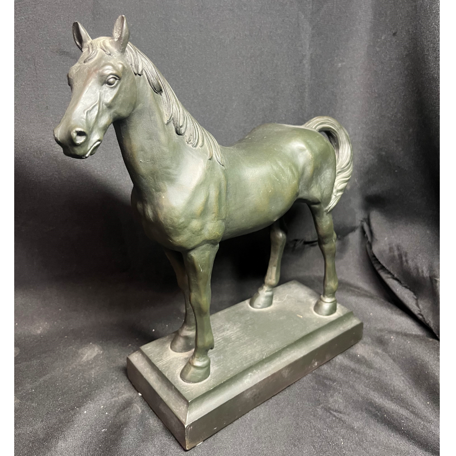 Resin Horse Sculpture - VIN833B